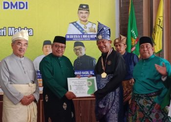 Plt Bupati Langkat Syah Afandin Terima Gelar Temenggong Tun Hassan