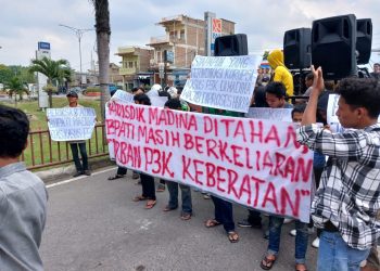 Aliansi Mahasiswa dan Masyarakat Desak Polda Sumut Tangkap Bupati Madina