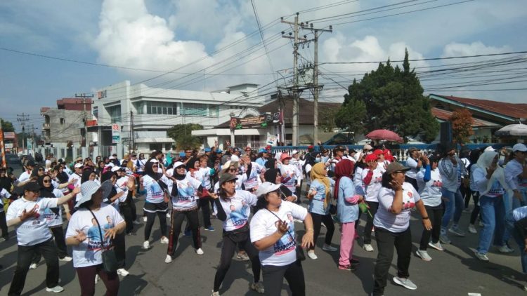 Dukung Prabowo-Gibran, Ratusan Warga di Karo Antusias Ikut Jalan Santai dan Senam “Gemoy” 