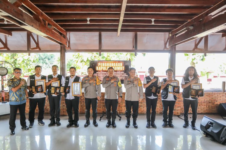Bekuk Tiga Pelaku Pembakar Mobil Wartawan, Kompol Bayu Terima Penghargaan Kapolda Sumut