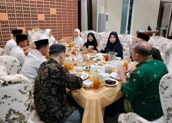 Di Sela Kesibukan, Pj Bupati Langkat Buka Puasa Bersama Anak Yatim Piatu