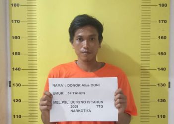 Disaksikan Istri, Pengedar dan Kurir Sabu Disergap Polres Labusel