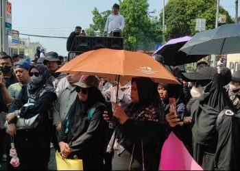 Guru Honor Langkat Gelar Demo di Mapolda Sumut