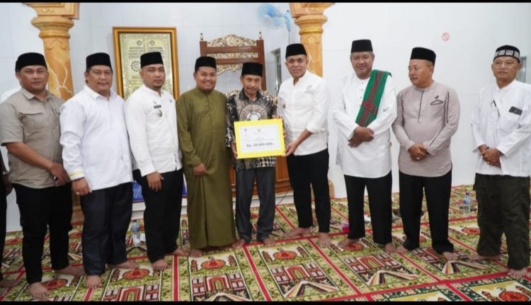Pj Bupati Langkat dan Tim Safari Ramadan Kunjungi Masjid At-Taqwa Padang Berahrang