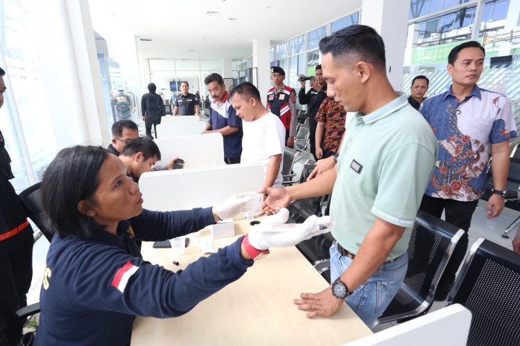 Tingkatkan Keselamatan Pemudik,  Polda Sumut Cek Urine Petugas Moda Transportasi