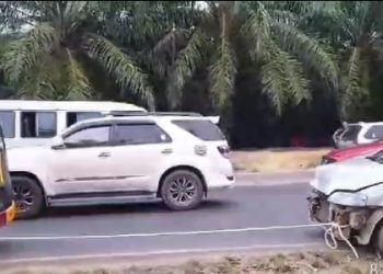 Quick Respon, Samapta Polres Labusel Derek Mobil Pemudik Laka Lantas