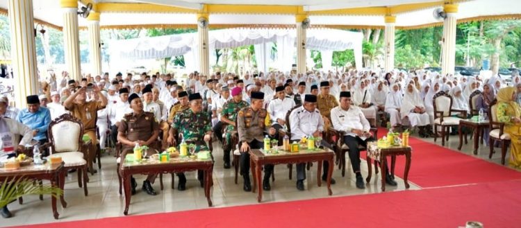 Pj Bupati Faisal Hasrimy Tepungtawari Jemaah Calon Haji Kabupaten Langkat