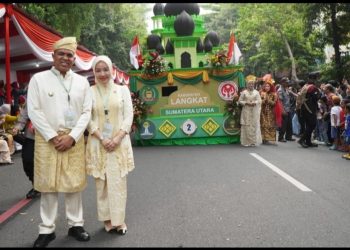 Promosikan Wisata dan Budaya, Pj Bupati Langkat Ikuti Parade Mobil Hias di Solo