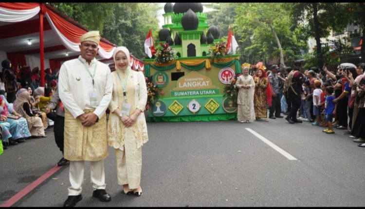 Promosikan Wisata dan Budaya, Pj Bupati Langkat Ikuti Parade Mobil Hias di Solo