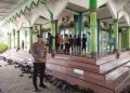 Hadir di Tengah Masyarakat, Polres Baru Bara Amankan Salat Jumat