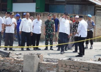 Pj Bupati Langkat Faisal Hasrimy Tinjau Korban Kebakaran di Besilam 