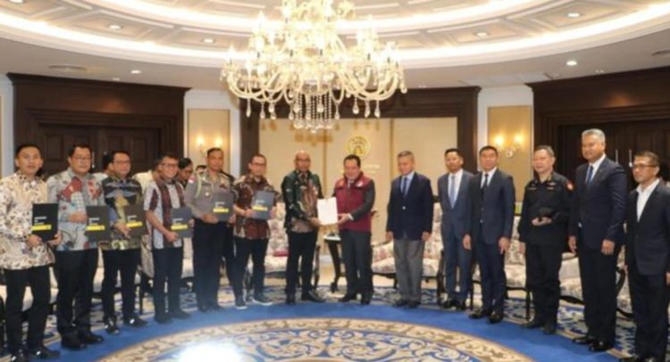 Tangkap Buronan Chaowalit, Polri Terima Penghargaan dari PM Thailand 