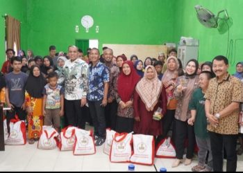Pj Bupati Langkat Serahkan 122 Paket Sembako Bantuan Presiden RI di Tiga Kecamatan