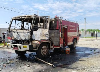 Perang Batu dan Bakar Mobil Pemadam Warnai Eksekusi Bangunan di Sampali