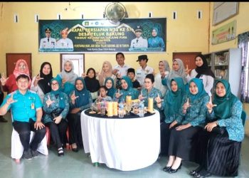 Pj Ketua TP PKK Langkat Serahkan 100 Paket Sembako Bantuan Presiden di Kecamatan Tanjung Pura