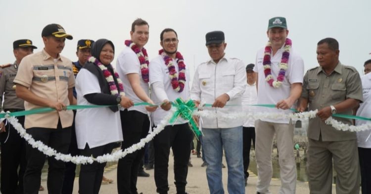 Pj Bupati Langkat Faisal Hasrimy Resmikan Boat Sekolah Bantuan YAGASU