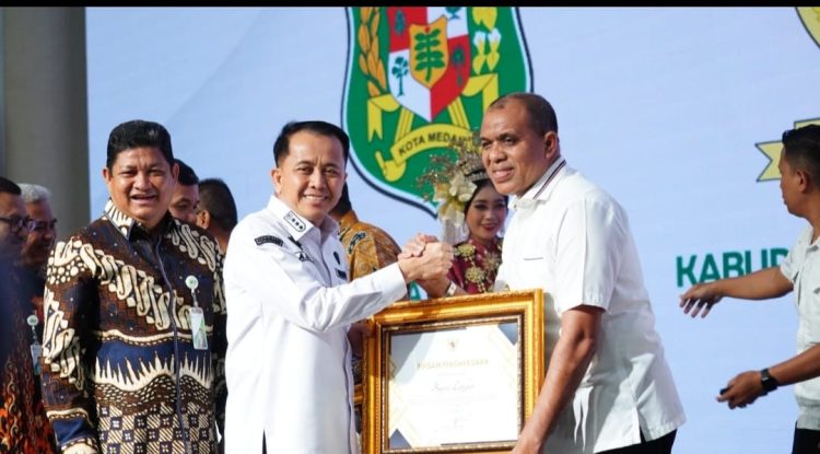 Pj Bupati Langkat Terima Penghargaan Apresiasi dari BPJS Ketenagakerjaan Provsu