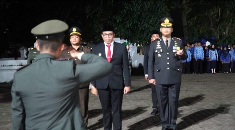 Pj Bupati Langkat  Faisal Hasrimy Pembina Apel Renungan Suci di TMP Brandan