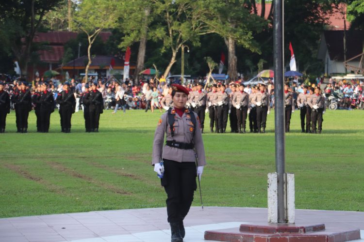 Polres Langkat Bangga, Ipda Made Intan Isaka Sri Maharani Komandan Upacara Penurunan Bendera HUT RI 