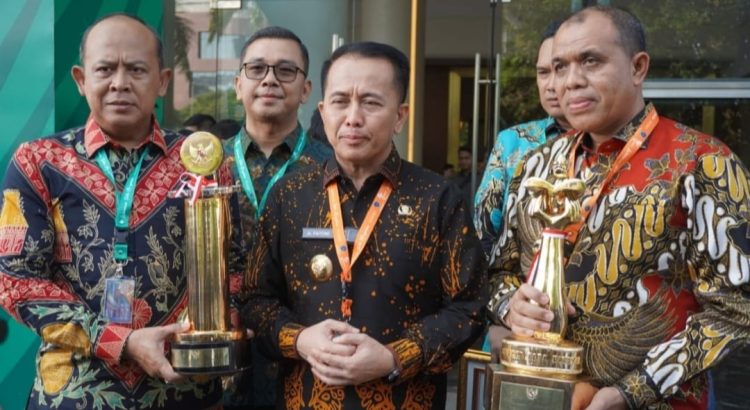 Pj Bupati Langkat Faisal Hasrimy Terima Penghargaan Wahana Tata Nugraha 2024