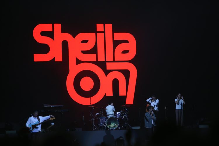 Konser Sheila on 7 di Medan Meriah dan Mengesankan