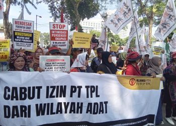 Ratusan Massa Geruduk DPRD Sumut Tuntut Pengesahan Ranperda Masyarakat Adat