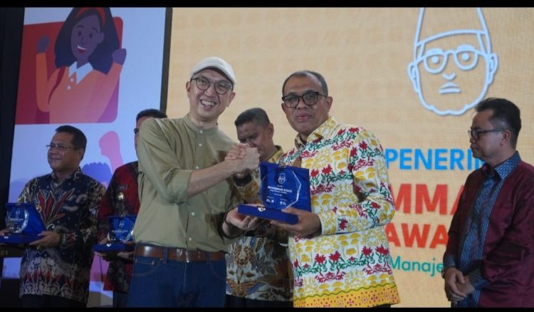 Komit Majukan Pendidikan, Pj Bupati Langkat Faisal Hasrimy Terima Mohammad Syafei Award