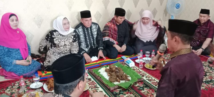 Raja Raja Adat se-Tabagsel Upa-upa Edy-Hasan di Medan Denai