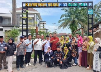 Pengurus Masyarakat Ekonomi Syariah (MES) Pusat Dipimpin Teguh Santosa Tinjau Pengolahan Tahu di Binjai Barat