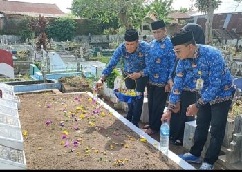 HUT ke-53, KORPRI Langkat Ziarah dan Doa di Makam Para Mantan Ketua