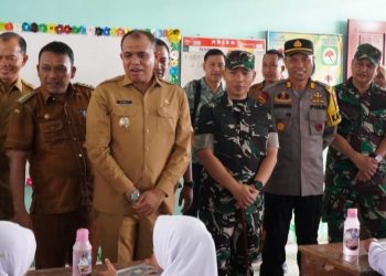 Pj Bupati Langkat Dampingi Ketua TP PKK Sumut Pantau Pemberian Makan Gratis untuk Siswa SD