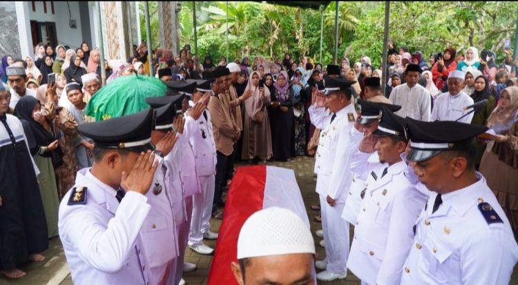 Pj Bupati Langkat Faisal Hasrimy Pimpin Upacara Melepas Jenazah Kades Serapuh ABC