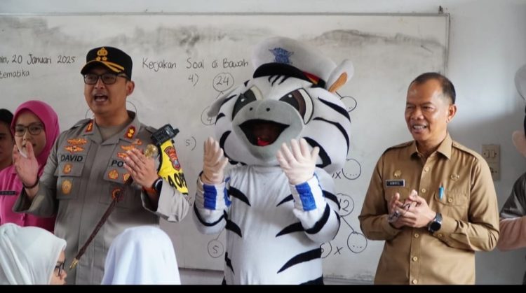 Dukung Program Presiden, Polres dan Pemkab Langkat Bagikan Makan Siang Bergizi Gratis