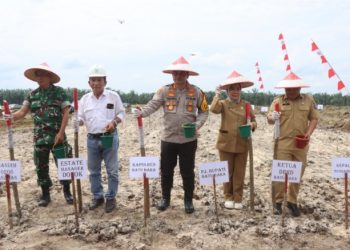 Dukung Program Asta Cita, Polres Batu Bara dan PT PP Lonsum Perdana Tanam Jagung