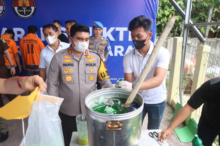 Kapolres Batubara Pimpin Pemusnahan Sabu dan Pil Ekstasi