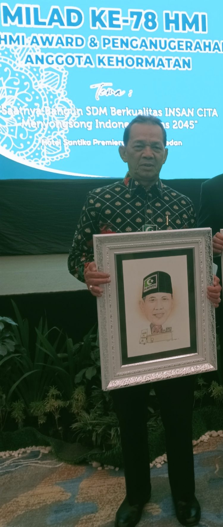Dirikan Perpustakaan Lafran Pane, Mantan Bupati Tapsel Syahrul M Pasaribu Raih KAHMI Award
