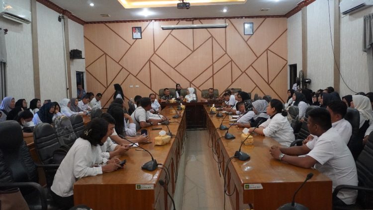 Tenaga Kesehatan dan Guru Honorer Sambangi DPRD Langkat Sampaikan Aspirasi Skema Kerja Paruh Waktu