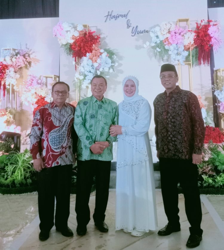 Dihadiri Sejumlah Tokoh Penting, Akad dan Resepsi Pernikahan Hasrul Azwar-Yuni Berlangsung Khidmat