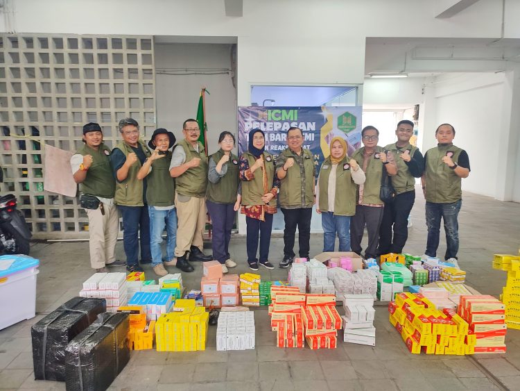 Ketum Baret ICMI Lili Erawati Pimpin Misi Kemanusiaan Distribusikan Bantuan untuk Korban Bencana Sumatera