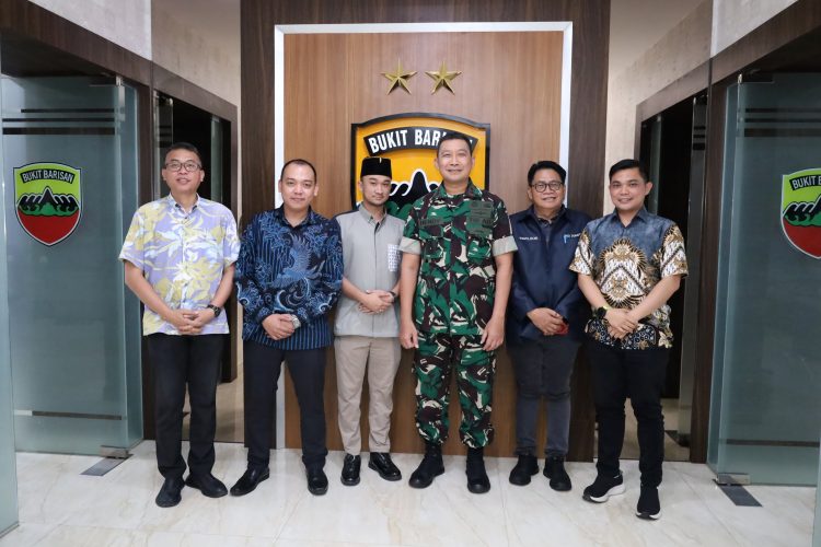 Ceo Sumut24 Group dan Sultan Deli Silaturahmi dengan Pangdam I/ BB Mayjen TNI Hendy Antariksa