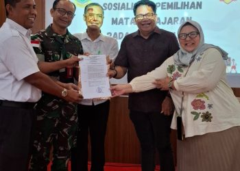 Dukung Pengembangan Potensi Siswa, SMAN 2 Medan Gelar Parenting dan Serahkan SK Komite