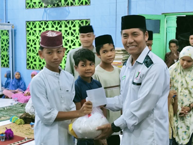 Bukber MW KAHMI Sumut-MD KAHMI Labura Santuni Anak Yatim dan Kaum Dhuafa