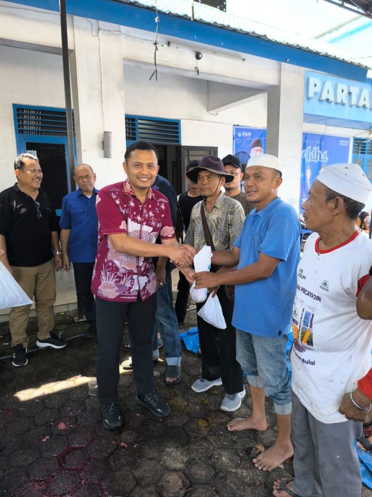 Peduli dan Konsisten Bantu Rakyat, DPW dan DPD PAN se-Sumut Sembelih 70 Hewan Kurban
